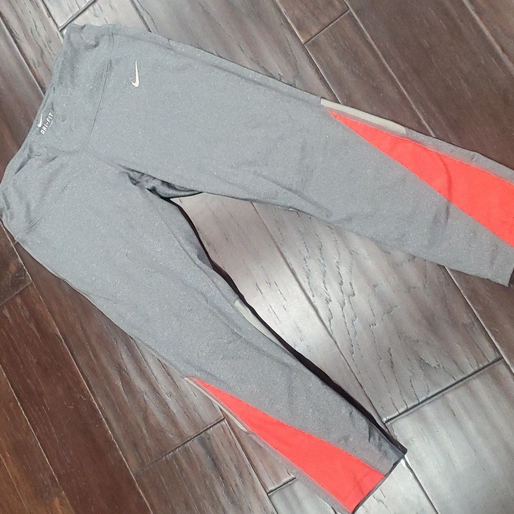 Nike Cropped Leggings